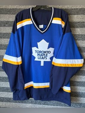 Y2K CCM Factory Error Toronto Maple Leafs Crest on St. Louis Blues Jersey Large